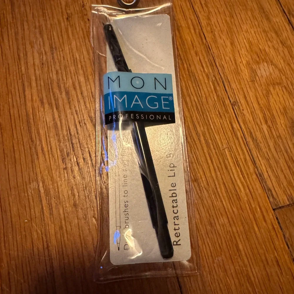$3 BUNDLE ITEM NWT Mon Image  Retractable Lip Brush Dual Ended Black 2164K